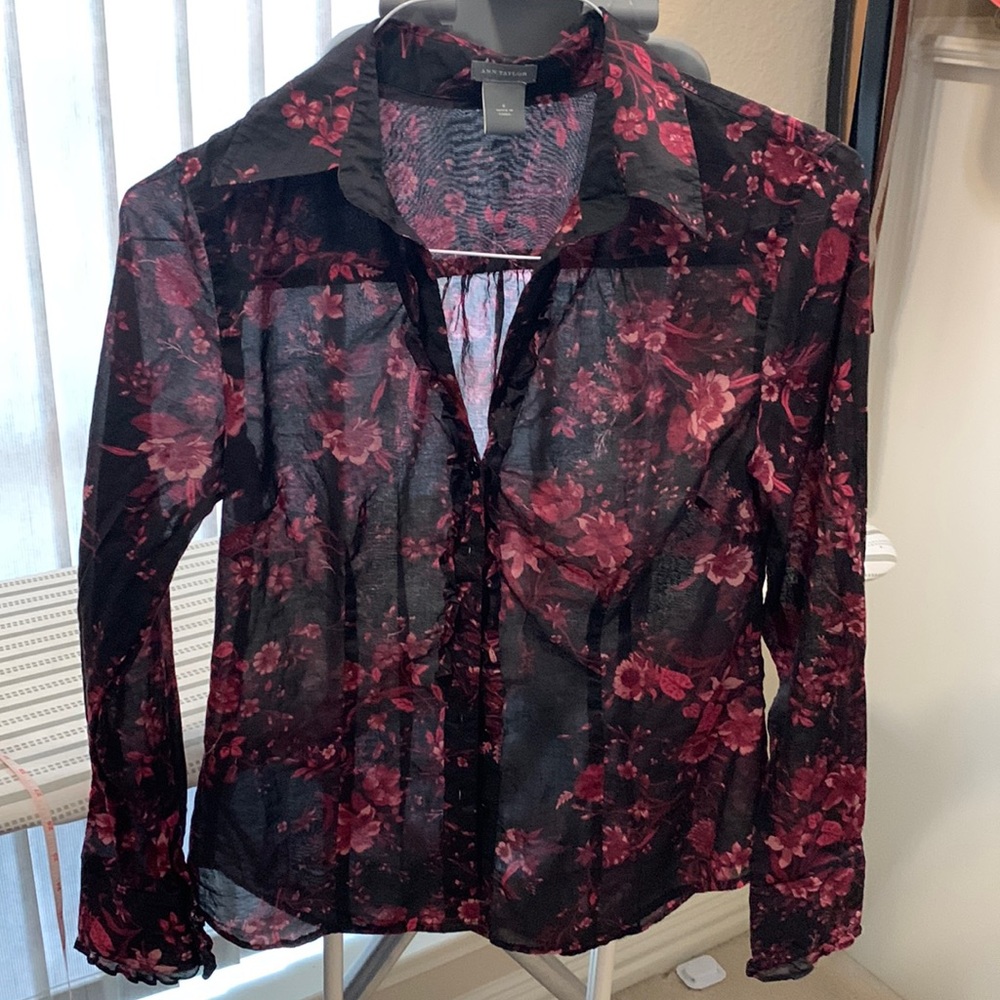 Ann Taylor black & rose cotton blouse